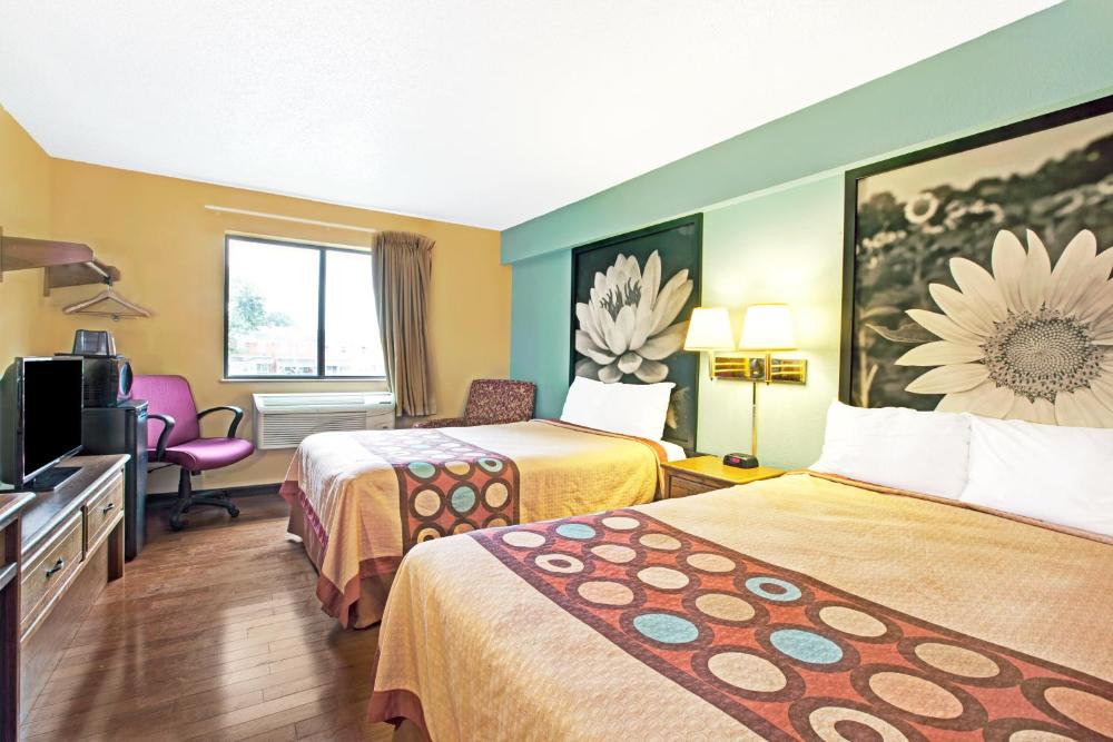 Queen Room with Two Queen Beds - Smoking interior