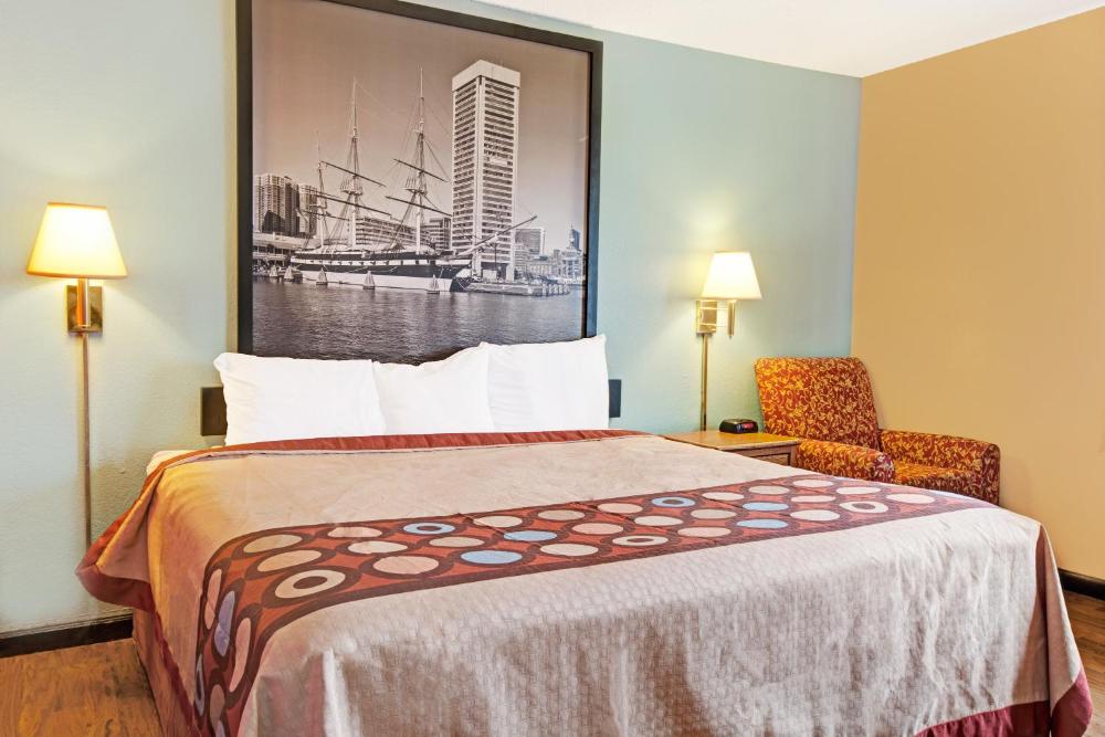 King Room - Non-Smoking interior