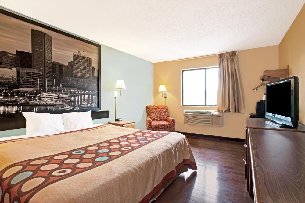 Deluxe King Room -  Non-Smoking interior